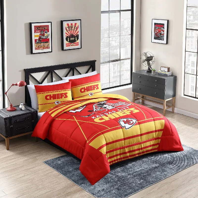 Queen - size comforters for standard queen - sized mattressesKansas City Chiefs NFL Licensed "Crosser" Comforter & Sham Set Queen - size comforters for standard queen - sized mattressesKansas City Chiefs NFL Licensed "Crosser" Comforter & Sham Set