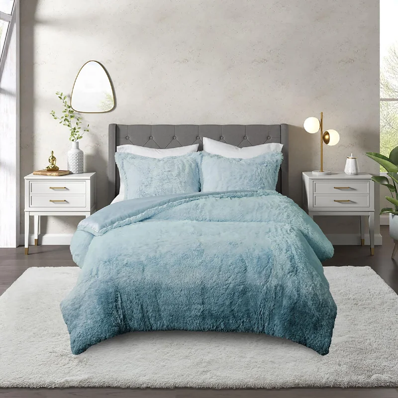 Duck down comforters with a softer feel and good warmth retentionCosmoLiving Cleo Ombre Shaggy Fur Comforter Set Duck down comforters with a softer feel and good warmth retentionCosmoLiving Cleo Ombre Shaggy Fur Comforter Set