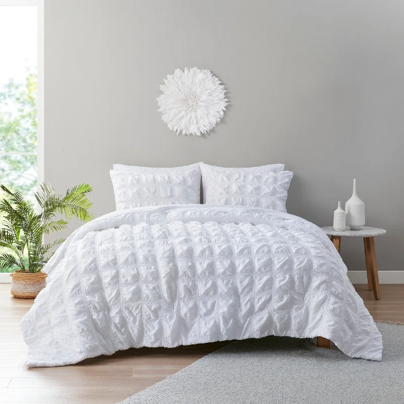 Wool - filled comforters with natural moisture - wicking and temperature - regulating featuresClean Spaces Hudson Seersucker Comforter Set with Bed Sheets Wool - filled comforters with natural moisture - wicking and temperature - regulating featuresClean Spaces Hudson Seersucker Comforter Set with Bed Sheets