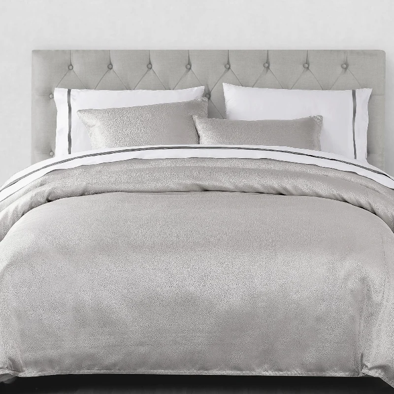 Queen - size comforters for standard queen - sized mattressesHiEnd Accents Marilyn Modern Bubble Metallic Jacquard Comforter Set, 3PC Queen - size comforters for standard queen - sized mattressesHiEnd Accents Marilyn Modern Bubble Metallic Jacquard Comforter Set, 3PC