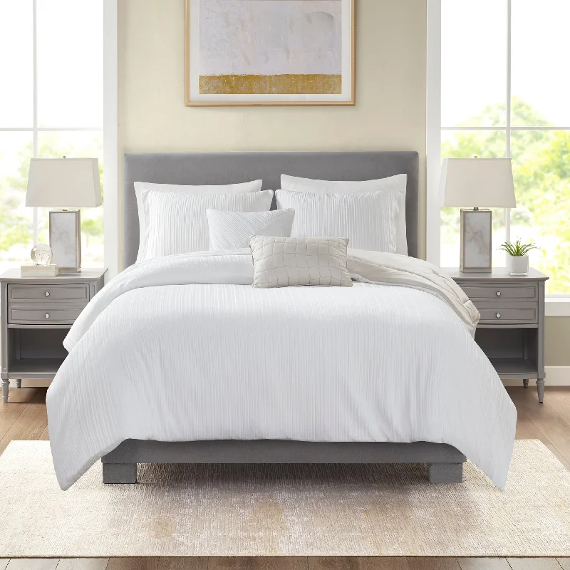 Goose down comforters known for their superior quality and insulationBeautyrest Jasper Grey/ Ivory 5 Piece Crinkle Velvet Comforter Set Goose down comforters known for their superior quality and insulationBeautyrest Jasper Grey/ Ivory 5 Piece Crinkle Velvet Comforter Set