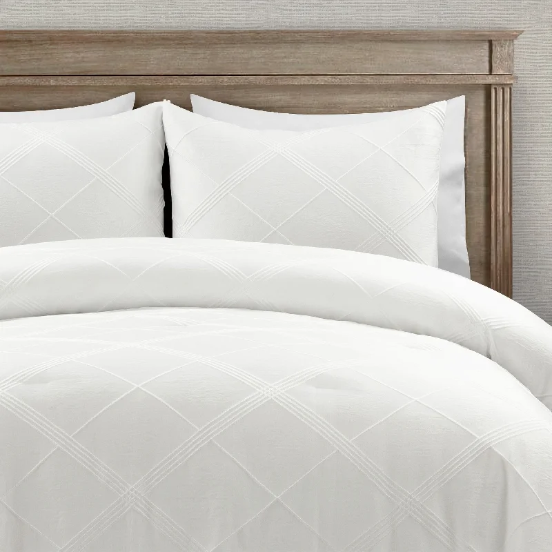 Wool - filled comforters with natural moisture - wicking and temperature - regulating featuresLush Decor Diamond Geo Jacquard Boho Chic Comforter Pure White 3 Piece Set Wool - filled comforters with natural moisture - wicking and temperature - regulating featuresLush Decor Diamond Geo Jacquard Boho Chic Comforter Pure White 3 Piece Set