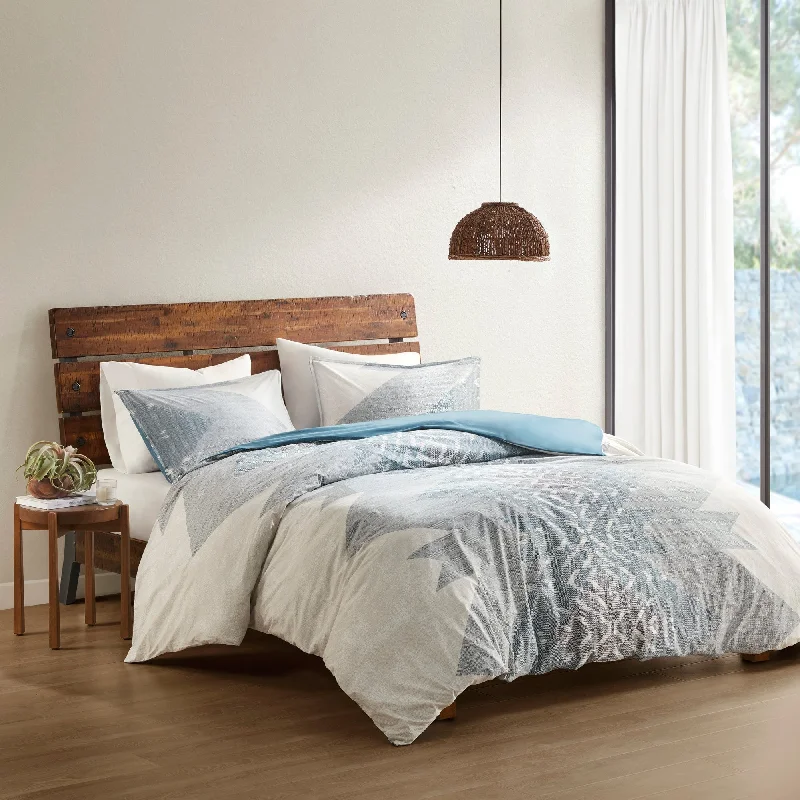 Latex - filled comforters with a bouncy texture and good supportCarson Carrington Blue Cotton Printed Comforter 3-piece Set Latex - filled comforters with a bouncy texture and good supportCarson Carrington Blue Cotton Printed Comforter 3-piece Set