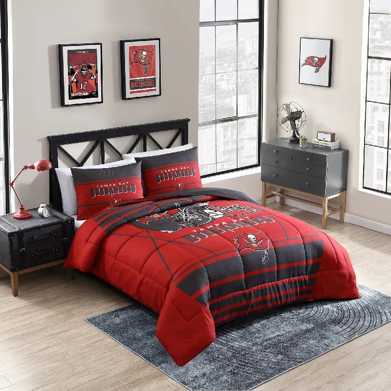 Queen - size comforters for standard queen - sized mattressesTampa Bay Buccaneers NFL Licensed "Crosser" Comforter & Sham Set Queen - size comforters for standard queen - sized mattressesTampa Bay Buccaneers NFL Licensed "Crosser" Comforter & Sham Set