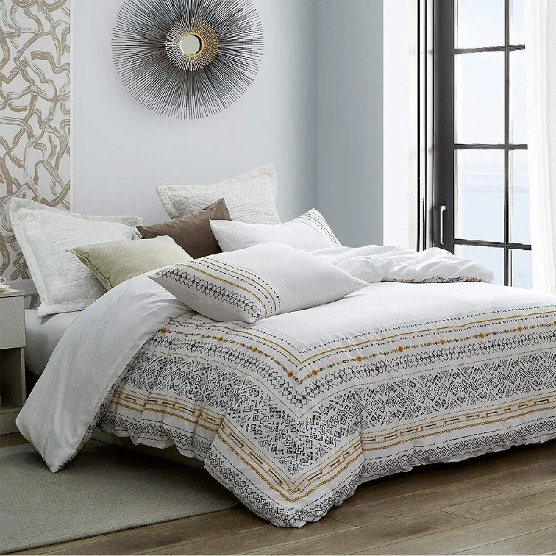 Latex - filled comforters with a bouncy texture and good supportNafza Zenata Stitched Oversized Comforter Latex - filled comforters with a bouncy texture and good supportNafza Zenata Stitched Oversized Comforter