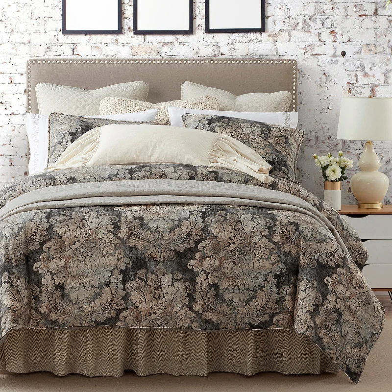 Full - size comforters suitable for full - sized beds in guest rooms or small bedroomsHiEnd Accents Victoria Washed Linen Comforter Set, 3PC Full - size comforters suitable for full - sized beds in guest rooms or small bedroomsHiEnd Accents Victoria Washed Linen Comforter Set, 3PC
