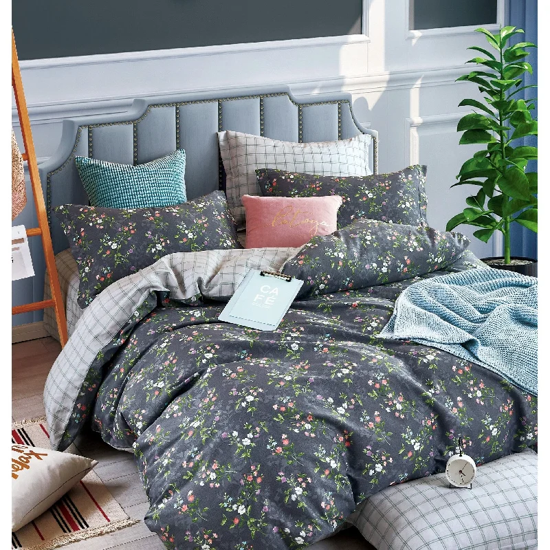Duck down comforters with a softer feel and good warmth retentionHazel Black/Red Floral 100% Cotton Reversible Comforter Set Duck down comforters with a softer feel and good warmth retentionHazel Black/Red Floral 100% Cotton Reversible Comforter Set