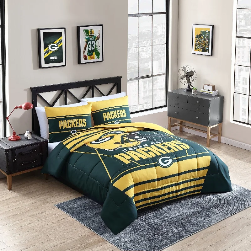 Duck down comforters with a softer feel and good warmth retentionGreen Bay Packers NFL Licensed "Crosser" Comforter & Sham Set Duck down comforters with a softer feel and good warmth retentionGreen Bay Packers NFL Licensed "Crosser" Comforter & Sham Set