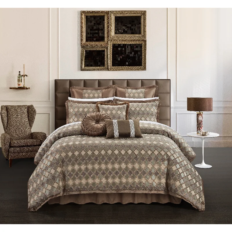 Duck down comforters with a softer feel and good warmth retentionChic Home Suelyn 9 Piece Flange Border Comforter Set, Brown Duck down comforters with a softer feel and good warmth retentionChic Home Suelyn 9 Piece Flange Border Comforter Set, Brown