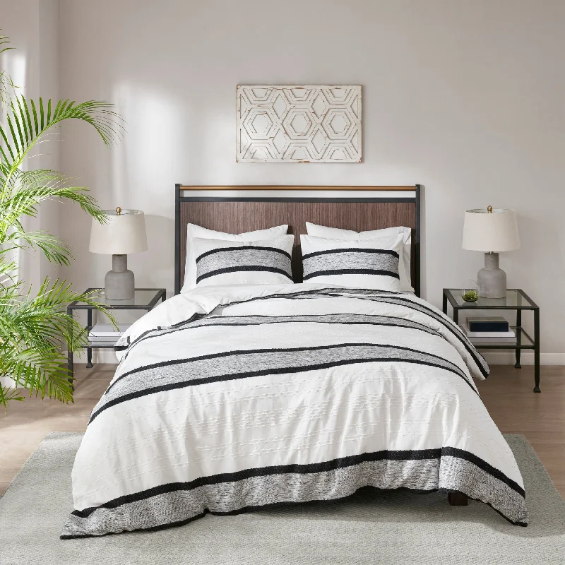 Microfiber - filled comforters that are lightweight and easy to care forINK+IVY Cole Black/ White Cotton Jacquard Comforter Set Microfiber - filled comforters that are lightweight and easy to care forINK+IVY Cole Black/ White Cotton Jacquard Comforter Set