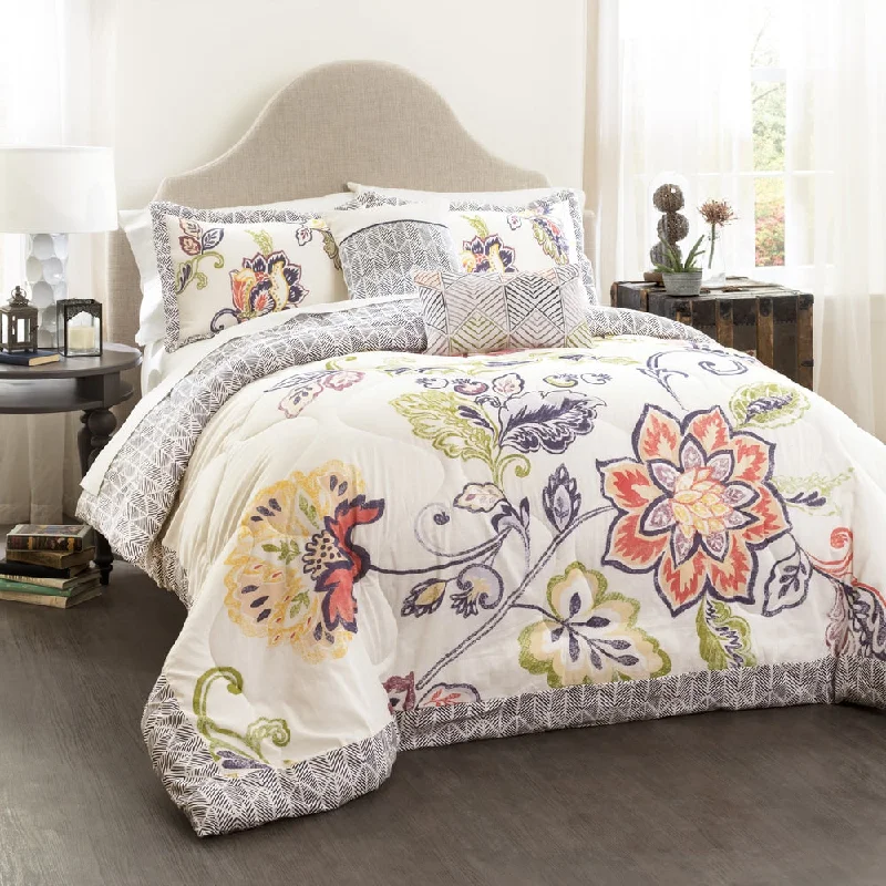 Full - size comforters suitable for full - sized beds in guest rooms or small bedroomsThe Curated Nomad Conchita 5-piece Quilted Comforter Set Full - size comforters suitable for full - sized beds in guest rooms or small bedroomsThe Curated Nomad Conchita 5-piece Quilted Comforter Set