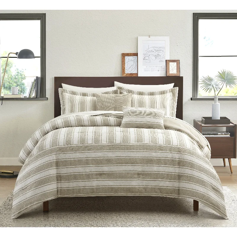 Full - size comforters suitable for full - sized beds in guest rooms or small bedroomsChic Home Lynah 5-Piece Intricate Chenille Comforter Set Full - size comforters suitable for full - sized beds in guest rooms or small bedroomsChic Home Lynah 5-Piece Intricate Chenille Comforter Set