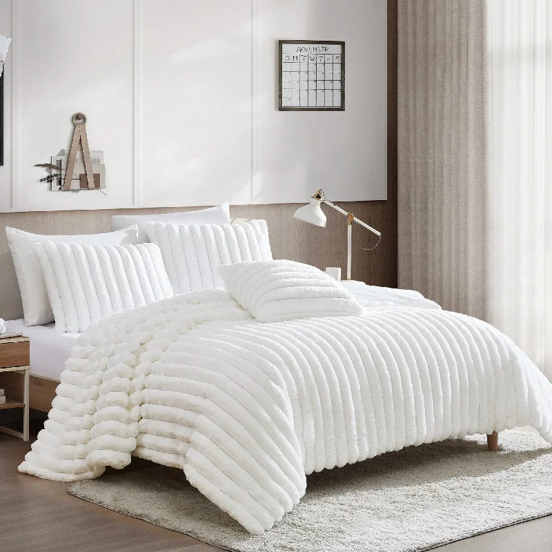 Riverbrook Home Everett Collection