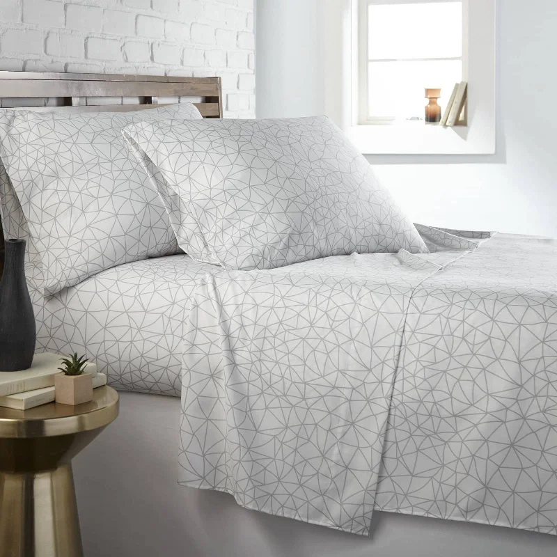 Geometric Maze White and Grey