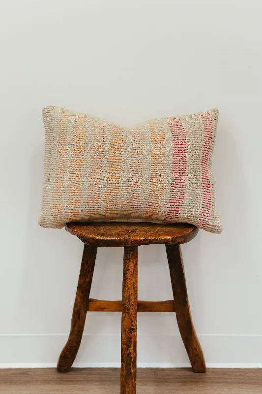 Down Alternative Pillows for Ethical ChoicesLayla 14X20 Pillow