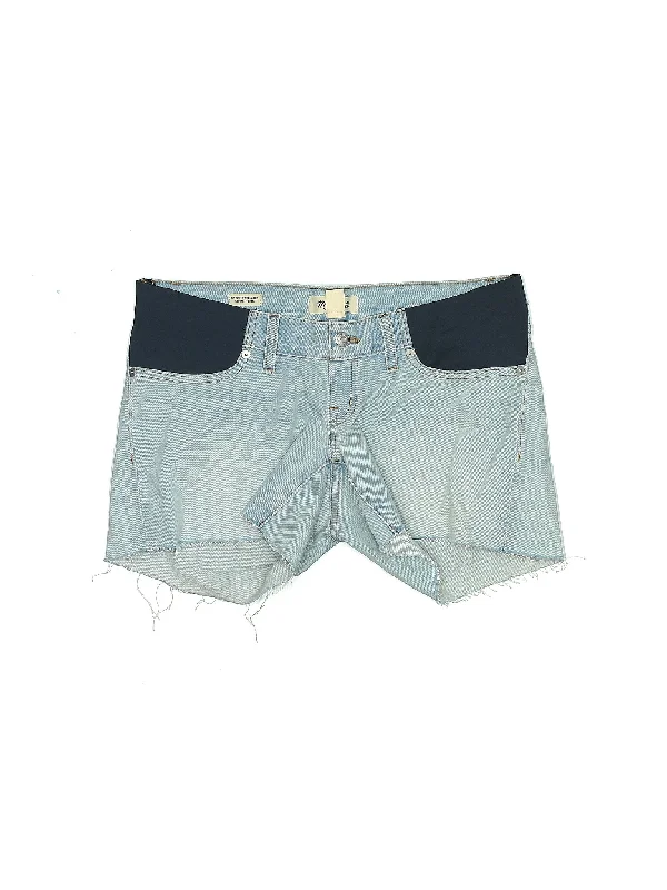 Low-Rise Denim Shorts in Light Wash