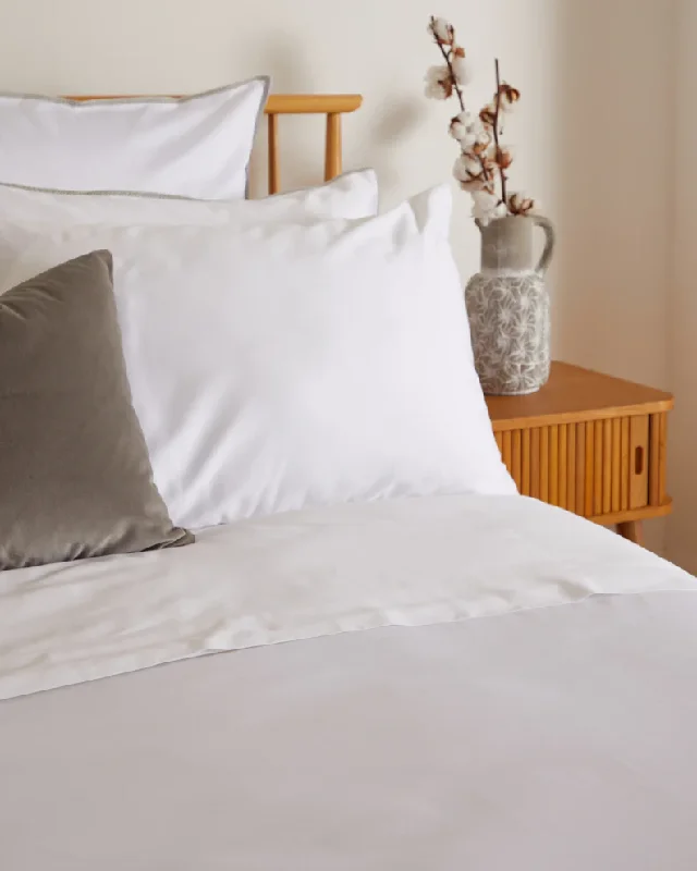 Mohair blankets with a unique sheen and softnessFoxford Classic White Sateen Duvet Cover Mohair blankets with a unique sheen and softnessFoxford Classic White Sateen Duvet Cover