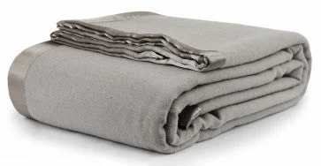 Cotton blankets for breathability and a lightweight feelAustralian Wool Blankets Silver Cotton blankets for breathability and a lightweight feelAustralian Wool Blankets Silver
