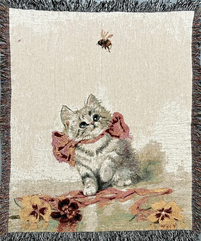 Linen blankets with a rustic and textured lookBee and Kitten Blanket