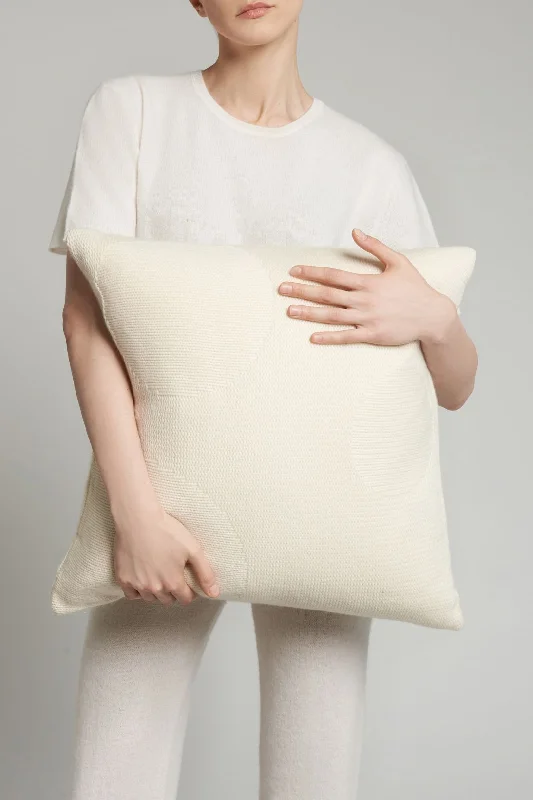 Mohair blankets with a unique sheen and softnessCASHMERE SQUARE PILLOW