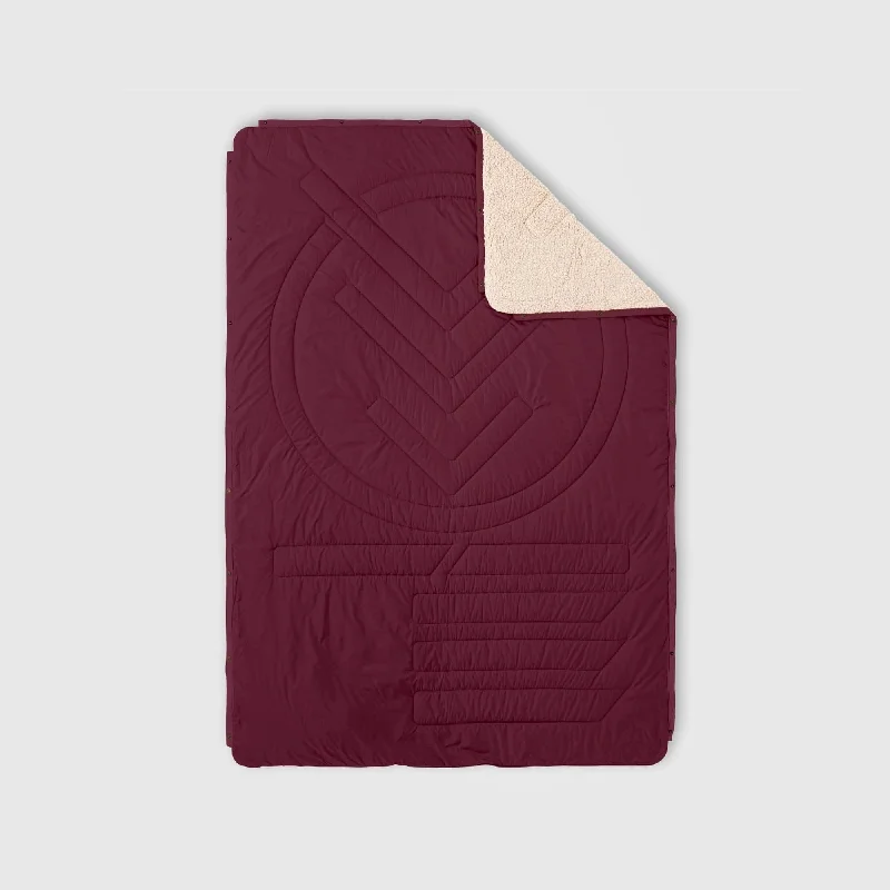 King - size blankets to cover large beds comfortablyVOITED CloudTouch® Indoor/Outdoor Camping Blanket - Cardinal King - size blankets to cover large beds comfortablyVOITED CloudTouch® Indoor/Outdoor Camping Blanket - Cardinal