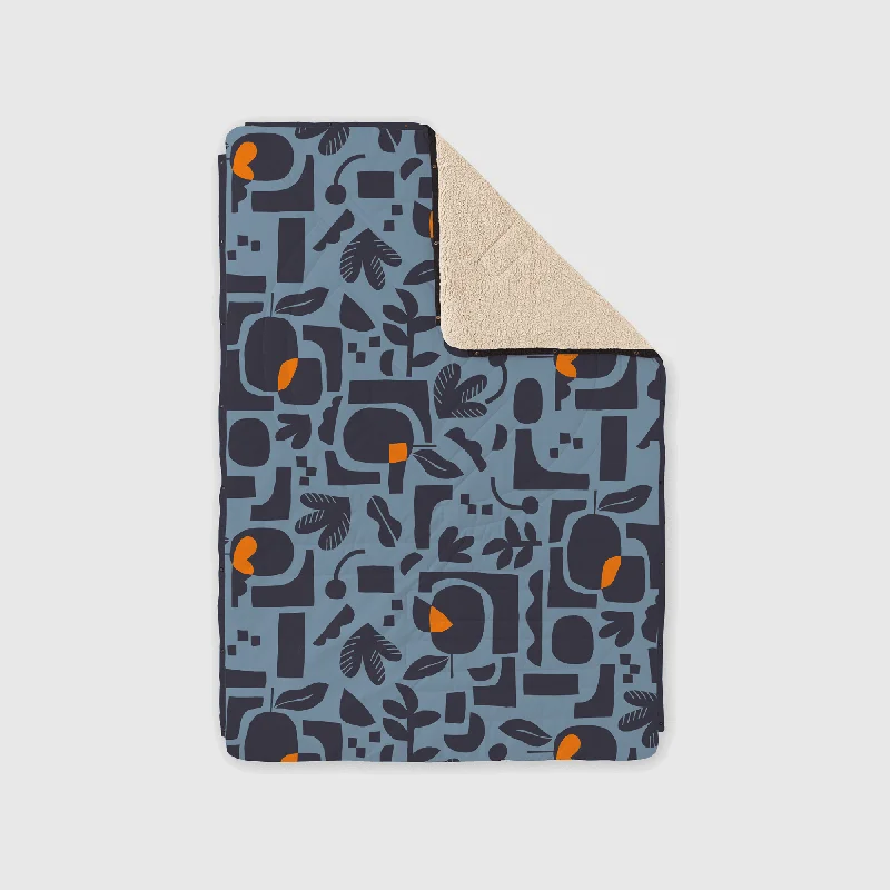 Fleece blankets for a cozy and plush textureVOITED CloudTouch® Indoor/Outdoor Camping Blanket - Lush Garden Fleece blankets for a cozy and plush textureVOITED CloudTouch® Indoor/Outdoor Camping Blanket - Lush Garden