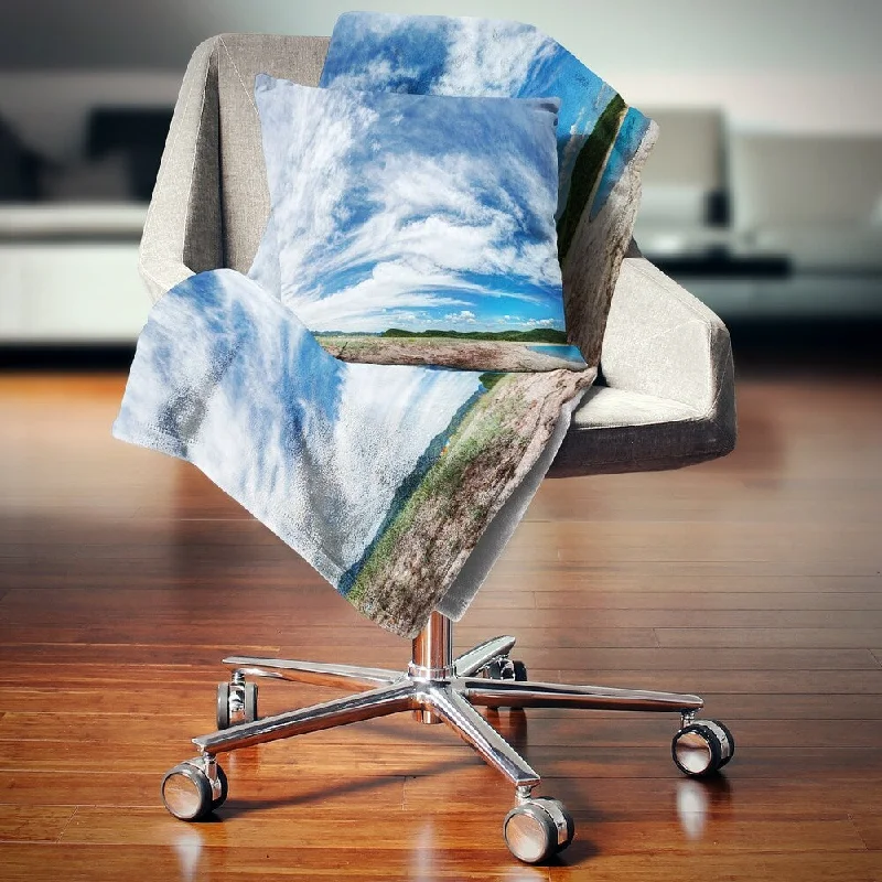 Linen blankets with a rustic and textured lookDesignart 'Awesome Pacific Ocean' Landscape Fleece Throw Blanket Linen blankets with a rustic and textured lookDesignart 'Awesome Pacific Ocean' Landscape Fleece Throw Blanket