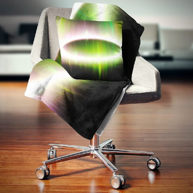 Cotton blankets for breathability and a lightweight feelDesignart 'Beautiful Green Northern Lights' Abstract Throw Blanket Cotton blankets for breathability and a lightweight feelDesignart 'Beautiful Green Northern Lights' Abstract Throw Blanket