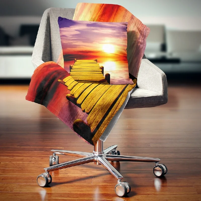 Queen - size blankets for standard - sized bedsDesignart 'Burning Sunset in Blue Sky' Seascape Throw Blanket Queen - size blankets for standard - sized bedsDesignart 'Burning Sunset in Blue Sky' Seascape Throw Blanket