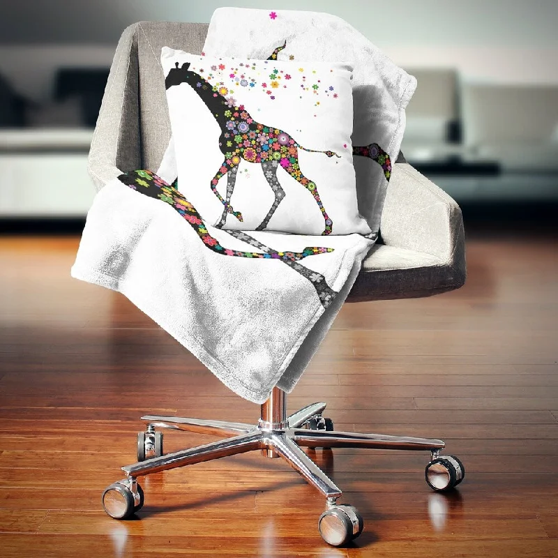 Mohair blankets with a unique sheen and softnessDesignart 'Cheerful Giraffe Running' Animal Throw Blanket Mohair blankets with a unique sheen and softnessDesignart 'Cheerful Giraffe Running' Animal Throw Blanket