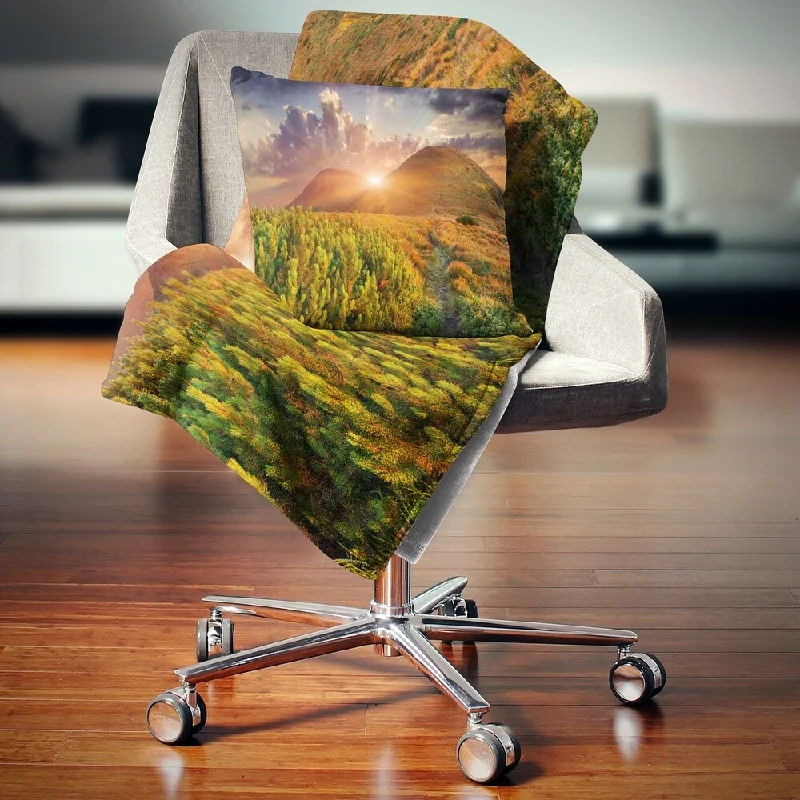 Linen blankets with a rustic and textured lookDesignart 'Colorful Fall Landscape in Mountains' Landscape Fleece Throw Blanket Linen blankets with a rustic and textured lookDesignart 'Colorful Fall Landscape in Mountains' Landscape Fleece Throw Blanket