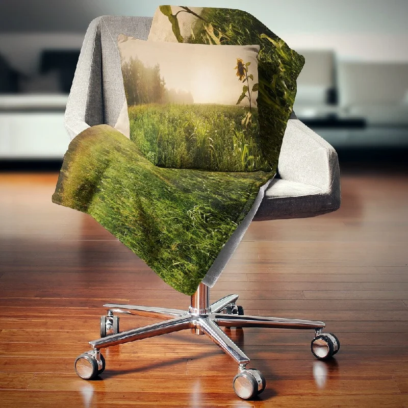 Cotton blankets for breathability and a lightweight feelDesignart 'Green Panoramic Landscape' Photography Throw Blanket Cotton blankets for breathability and a lightweight feelDesignart 'Green Panoramic Landscape' Photography Throw Blanket