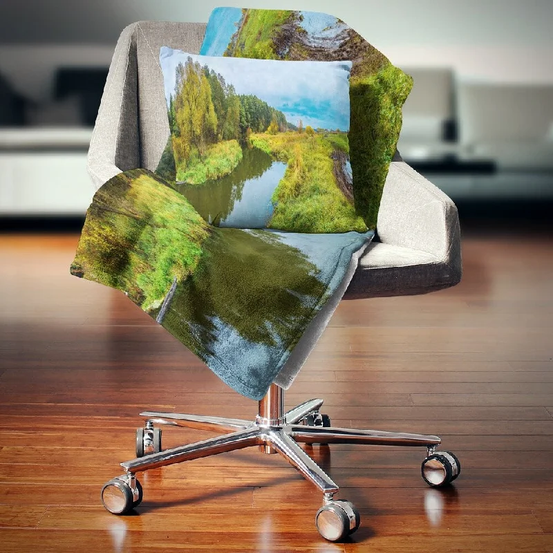 Linen blankets with a rustic and textured lookDesignart 'Green Park by the Lake' Landscape Photography Throw Blanket Linen blankets with a rustic and textured lookDesignart 'Green Park by the Lake' Landscape Photography Throw Blanket