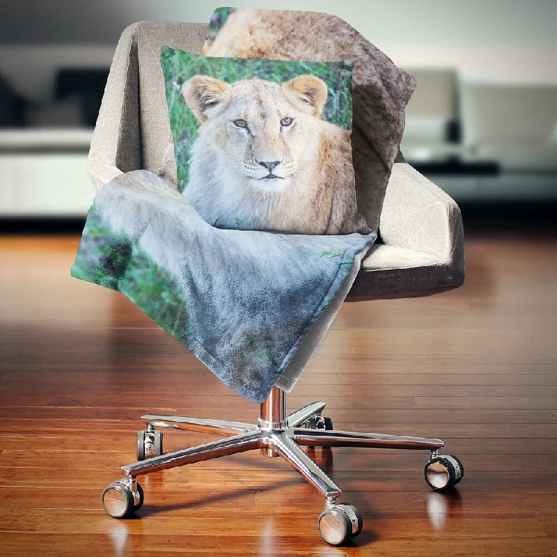 Acrylic blankets for a soft and affordable alternativeDesignart 'Large Lion Relaxing in Forest' African Wall Throw Blanket Acrylic blankets for a soft and affordable alternativeDesignart 'Large Lion Relaxing in Forest' African Wall Throw Blanket