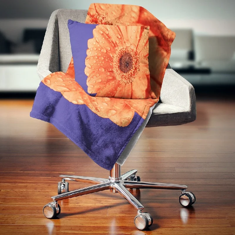 Chenille blankets with a thick and fuzzy textureDesignart 'Orange Daisy On Purple Background' Floral Throw Blanket Chenille blankets with a thick and fuzzy textureDesignart 'Orange Daisy On Purple Background' Floral Throw Blanket