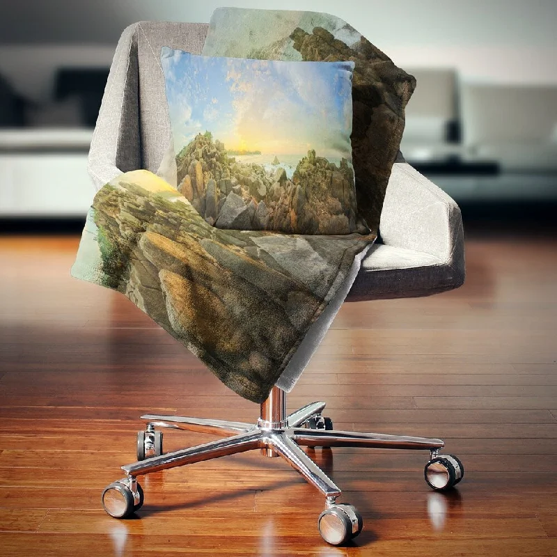 King - size blankets to cover large beds comfortablyDesignart 'Sri Lanka Romantic Beach Panorama' Seascape Throw Blanket King - size blankets to cover large beds comfortablyDesignart 'Sri Lanka Romantic Beach Panorama' Seascape Throw Blanket