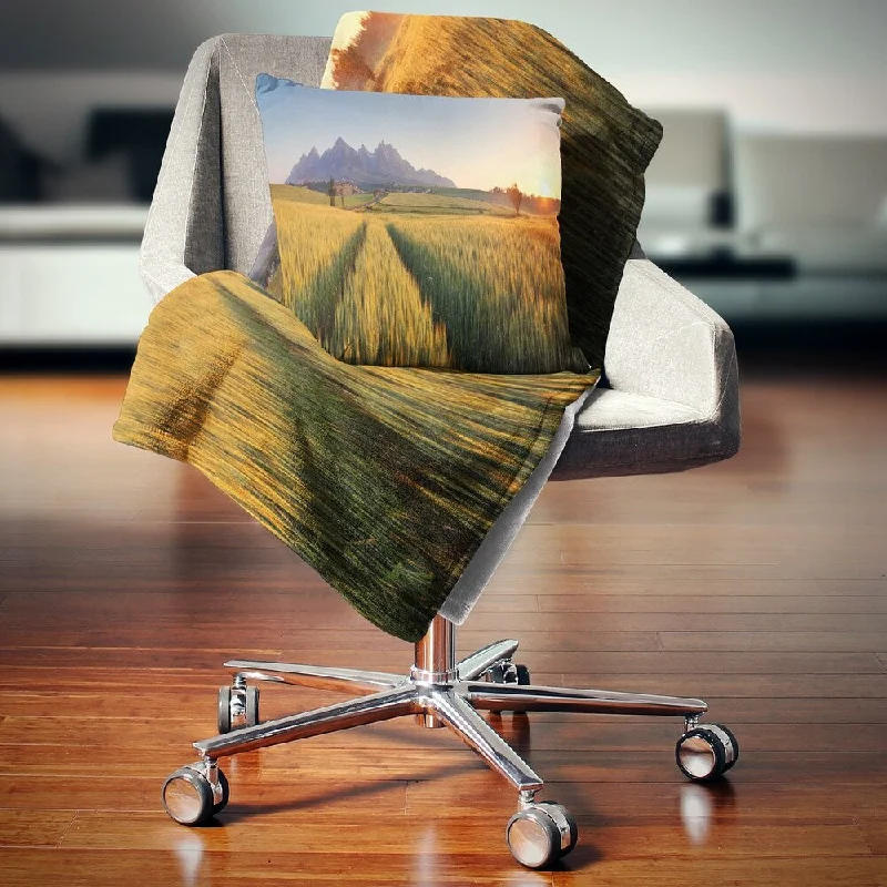 Queen - size blankets for standard - sized bedsDesignart 'Summer Wheat Fields Slovakia' Landscape Fleece Throw Blanket Queen - size blankets for standard - sized bedsDesignart 'Summer Wheat Fields Slovakia' Landscape Fleece Throw Blanket