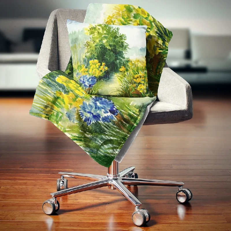 Chenille blankets with a thick and fuzzy textureDesignart 'Watercolor Greenery' Landscape Fleece Throw Blanket
