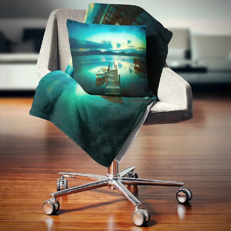 Silk blankets with a smooth and elegant touchDesignart 'Wooden Jetty and Boat in Sea' Seascape Throw Blanket Silk blankets with a smooth and elegant touchDesignart 'Wooden Jetty and Boat in Sea' Seascape Throw Blanket