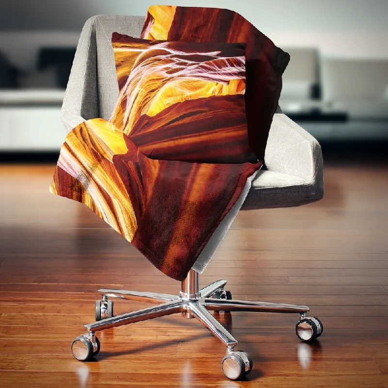 Queen - size blankets for standard - sized bedsDesignart 'Yellow in Antelope Canyon' Landscape Photo Throw Blanket Queen - size blankets for standard - sized bedsDesignart 'Yellow in Antelope Canyon' Landscape Photo Throw Blanket