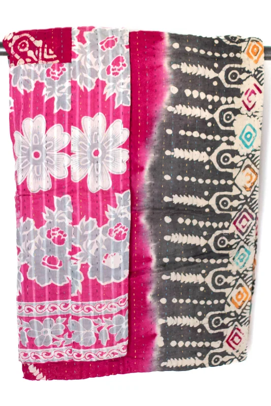 Linen blankets with a rustic and textured lookDolce Kantha Throw