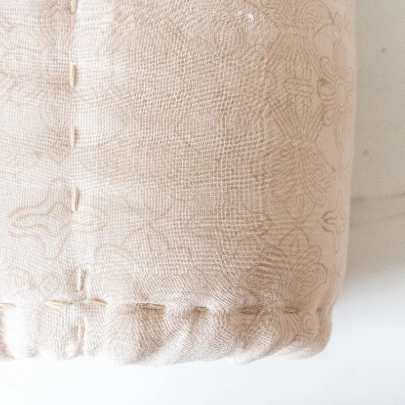 Fleece blankets for a cozy and plush textureDouble Gauze Cappuccino Block Print Quilt Fleece blankets for a cozy and plush textureDouble Gauze Cappuccino Block Print Quilt