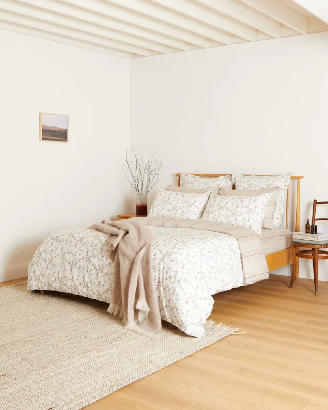 Cotton blankets for breathability and a lightweight feelFoxford Antique Floral and Herringbone Duvet Set Cotton blankets for breathability and a lightweight feelFoxford Antique Floral and Herringbone Duvet Set
