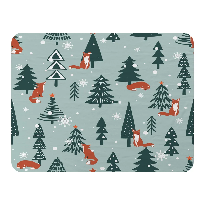 Cotton blankets for breathability and a lightweight feelFir-trees snow (blanket)
