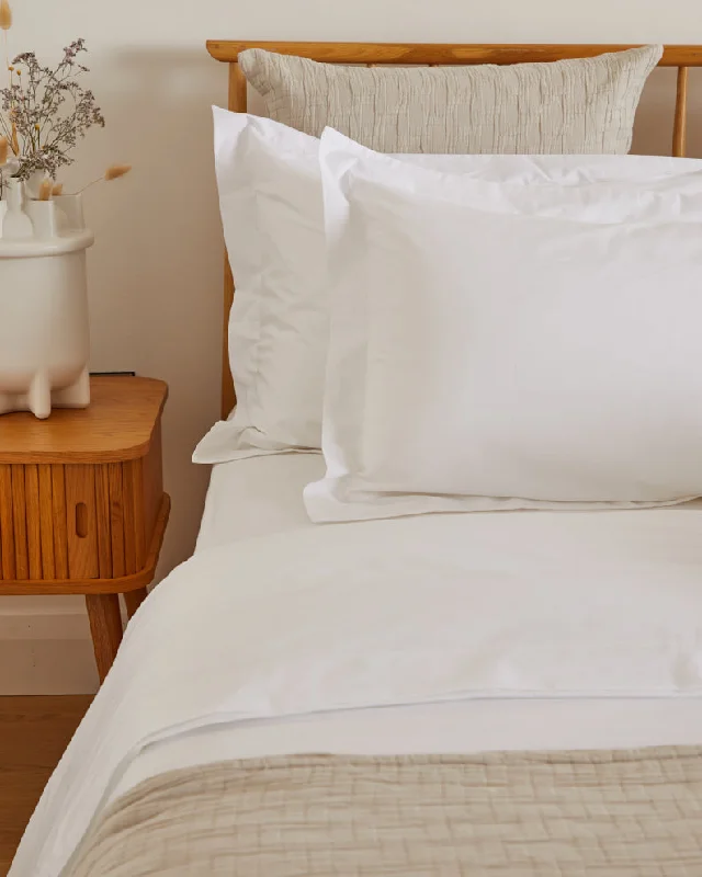 Queen - size blankets for standard - sized bedsFoxford Luxury Flat Sheet