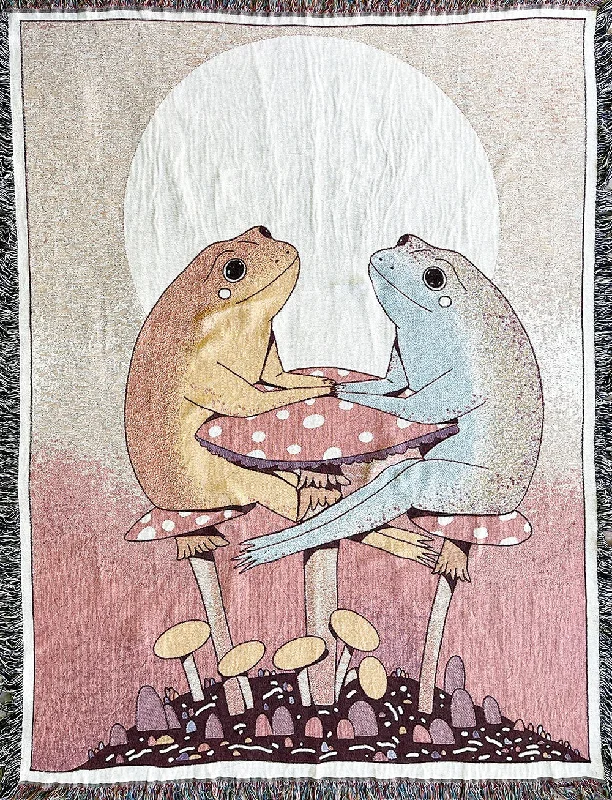 Recycled polyester blankets for an eco - conscious optionFrog Friends Blanket