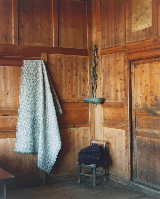 Cashmere blankets for ultimate softness and luxuryHandspun Pebble Throw