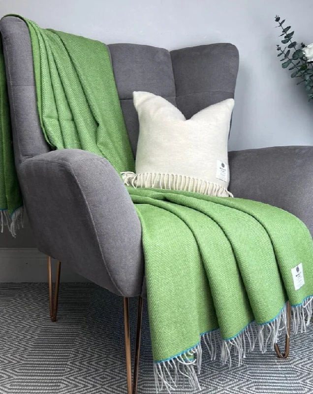 Cotton blankets for breathability and a lightweight feelMaddie Throw
