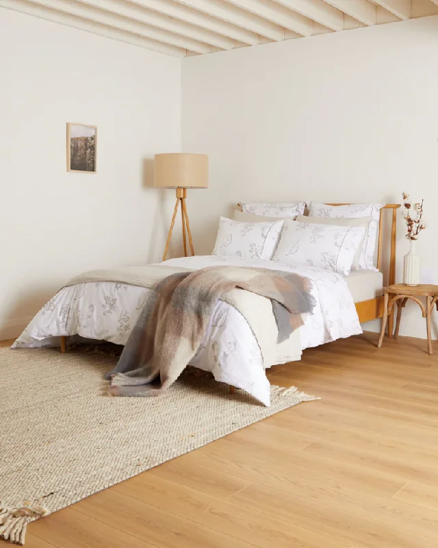 Recycled polyester blankets for an eco - conscious optionFoxford Meadow Floral In Mink Duvet Set - Single Recycled polyester blankets for an eco - conscious optionFoxford Meadow Floral In Mink Duvet Set - Single