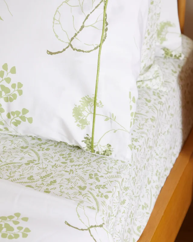 Fleece blankets for a cozy and plush textureFoxford Mini Meadow Cotton Fitted Sheet